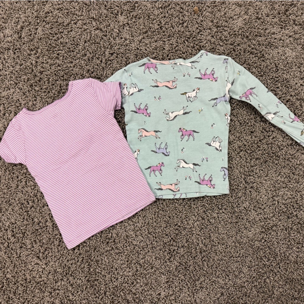 4 piece Carter’s unicorn girls pajama bundle, size 4 - Picture 5 of 8